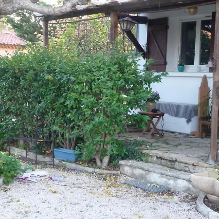 Un Petit Coin De Paradis לה קיוטאט